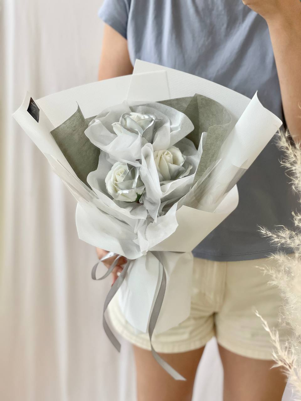 Monochrome Muse (Soap Flower) - Image 4