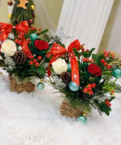 Starlight Christmas Arrangement (Fresh flower) - Image 2