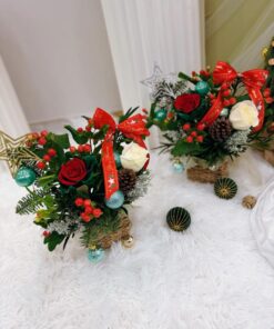 Starlight Christmas Arrangement (Fresh flower) - Image 4
