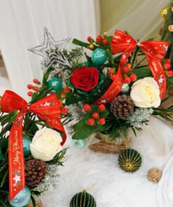 Starlight Christmas Arrangement (Fresh flower) - Image 3